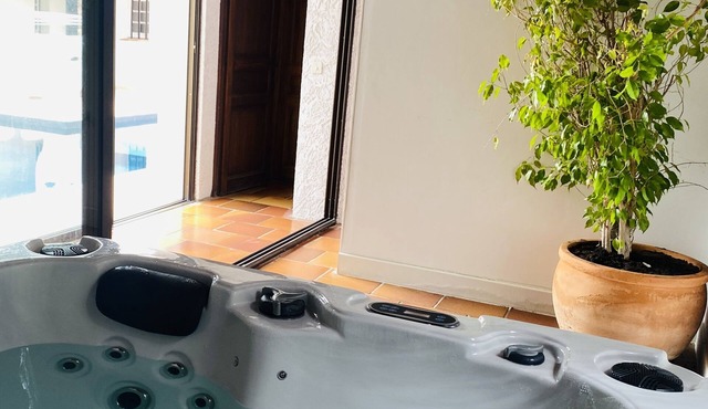 Apartment with swimming pool view