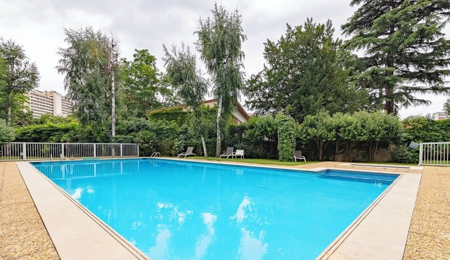 Apartment with swimming pool - near park