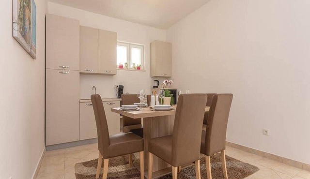 Apartment with swimming pool and 2 rooms