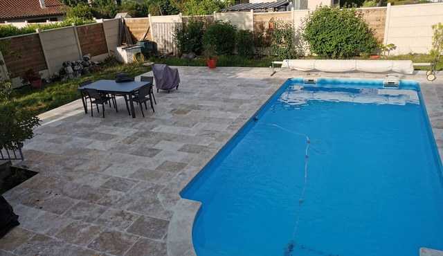 Apartment with swimming pool, garden Near forest Bassin Arcachon, Bordeaux