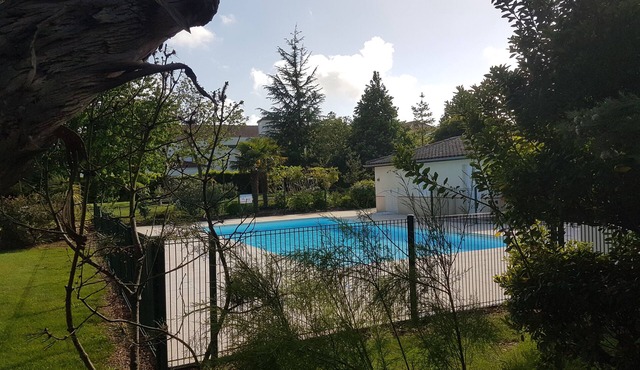 Apartment with swimming pool between Sea and Marais Poitevin