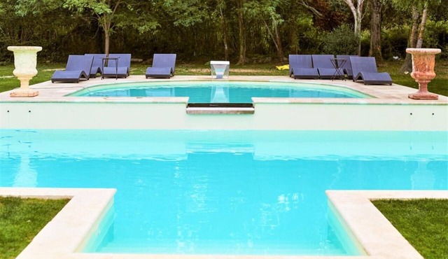 Apartment with terrace and swimming pool in the heart of the Camargue