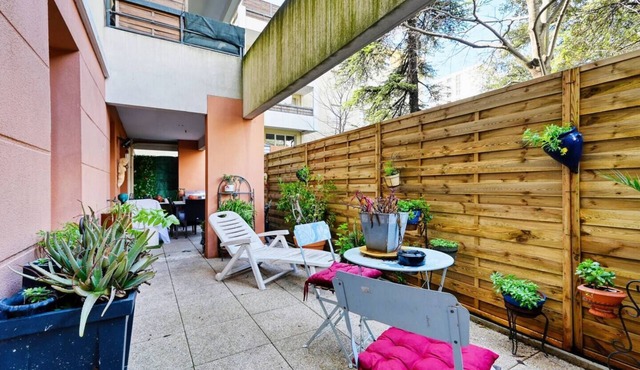 Apartment with terrace, parking, air conditioning