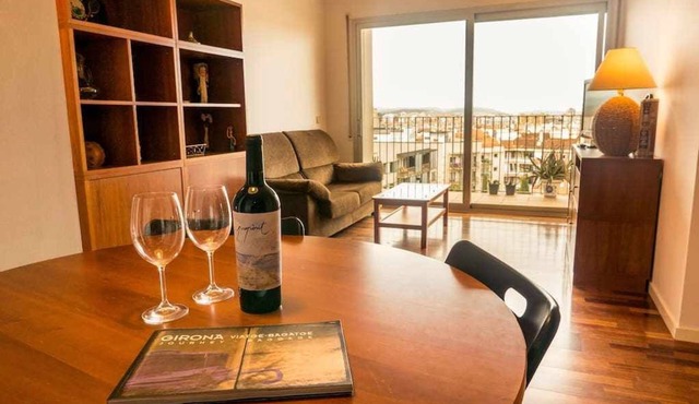 Apartment with terrace and private parking, Girona