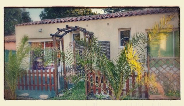 Apartment with terrace and private parking between sea and Camargue