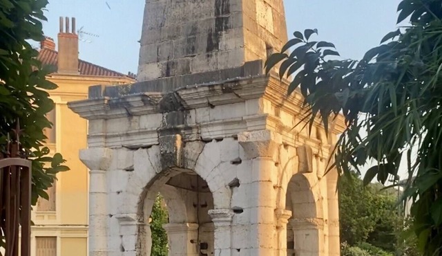 Apartment with terrace and Jacuzzi Pyramid view