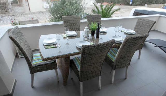 Apartment with Terrace and Free WiFi