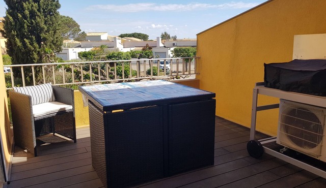 APARTMENT WITH TERRACE WIFI AIR CONDITIONING ACCESS TO THE BEACH 150 M AWAY