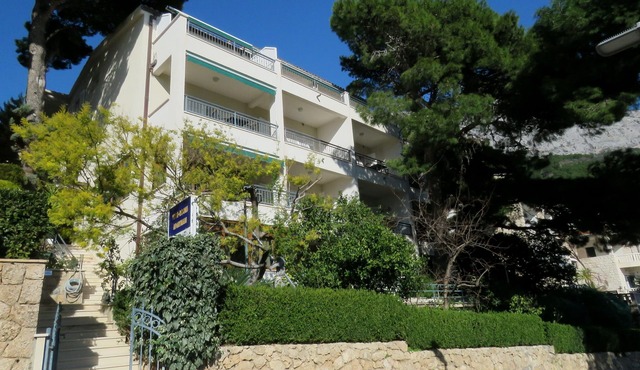Apartment with three bedrooms (6 + 3)