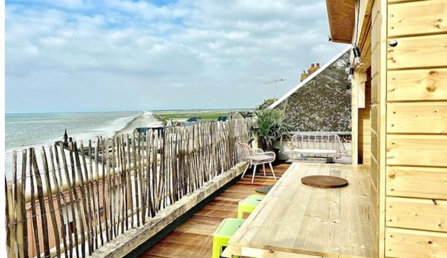 Apartment with very large terrace and sea view for six people