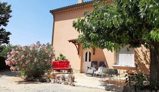 Apartment with view of the Ventoux - Ideal for cyclists - Free private parking - Wifi