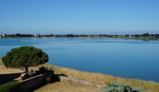 Apartment with view of Portbail harbor in the Courlis house.