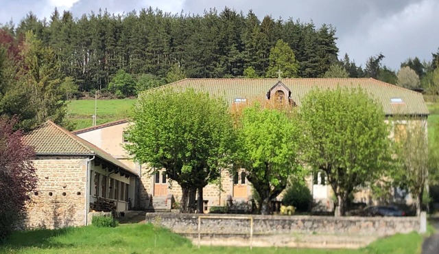 Apartment with view of the ancient castle of Viverols