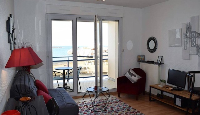 Apartment with WIFI, Beachfront, Private Parking, Pets Allowed