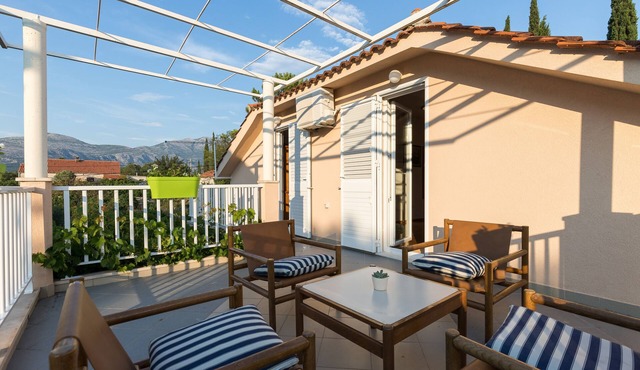 Apartment Zora - Two Bedroom Apartment with Terrace and Garden View