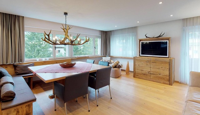 Apartmenthouse house next to the lake in St.