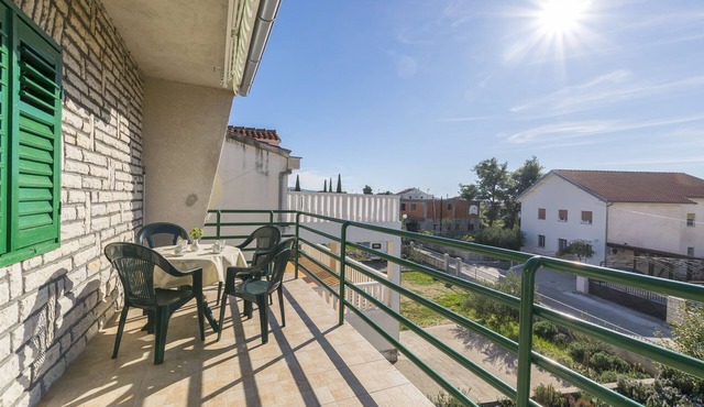 Apartments Albina (10631-A4) - Brodarica