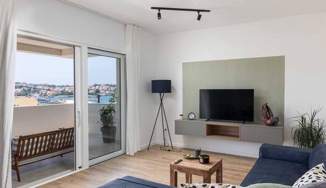 Apartments aMare - Three Bedroom Apartment with Balcony and Sea View