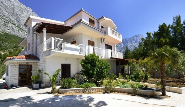 Apartments Ana, (13812), Baška Voda, hr