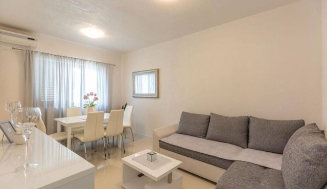 Apartments and Room Tattoo (111881-A3) - Makarska