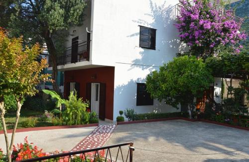 Apartments and rooms by the sea Podaca - Makarska - 16160