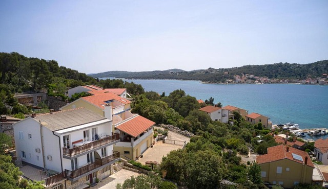 Apartments and rooms by the sea Tisno, Murter - 5128