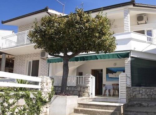 Apartments and Rooms Florijan