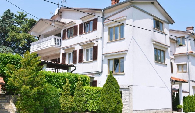 Apartments and Rooms Lago Rupa