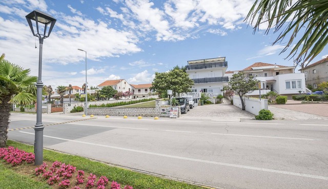 Apartments and Rooms Mare