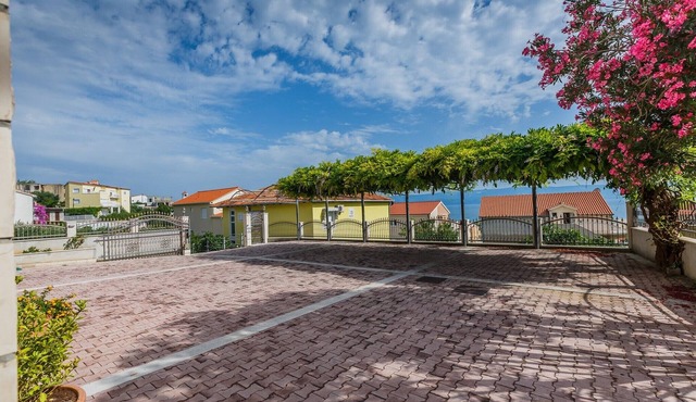 Apartments and rooms Zorka, (15304), Duce, hr