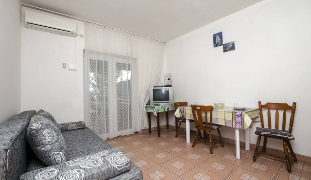 Apartments Anka 50m from the beach (31461-A2) - Duce