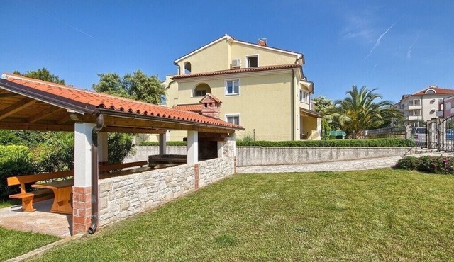 Apartments Anton, (13974), Premantura, hr