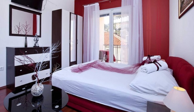 Apartments Aura - Comfort Studio Apartment 4 with shared swimming pool