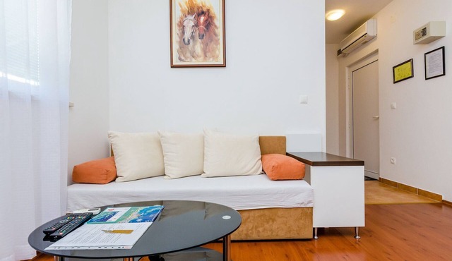 Apartments Aura - Comfort Studio Apartment 6 with shared swimming pool