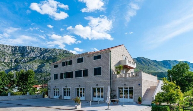 Apartments Azzurro- Three Bedroom Apartment with Terrace and Hot Tub (Azzurro I-donji)