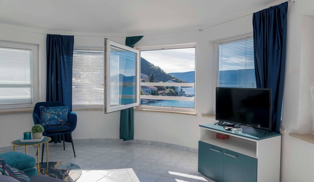 Apartments Beach house Blace (122141-A4) - Blace (Opuzen)