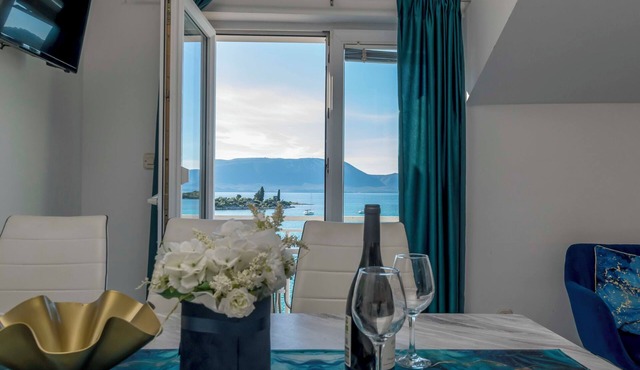 Apartments Beach house Blace (122141-A5) - Blace (Opuzen)