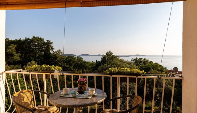 Apartments Belenum - Double Room with Balcony and Sea View (no.2)