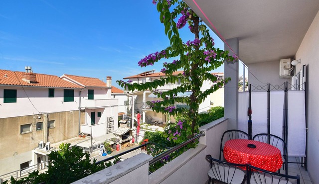 Apartments Bernarda (66331-A3) - Makarska