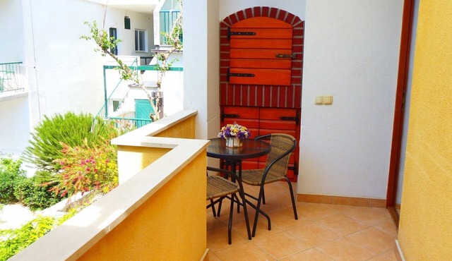 Apartments Bor (10559-A2) - Makarska