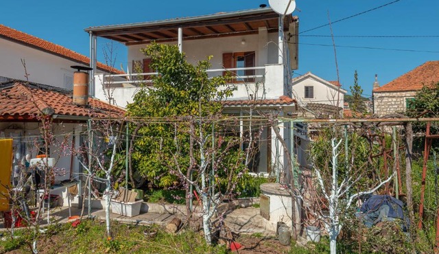 Apartments by the sea Jelsa, Hvar - 11319