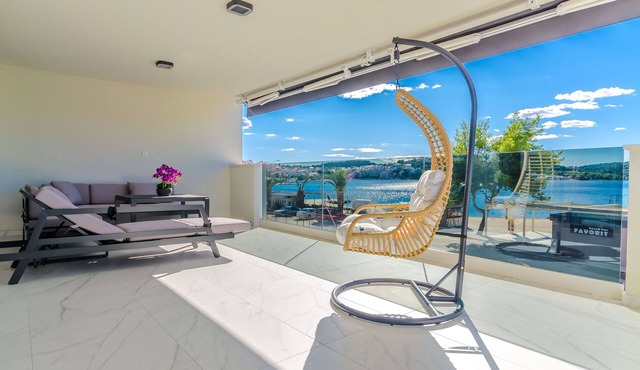 Apartments Crystal Luxury (79251-A1) - Okrug Gornji (Ciovo)