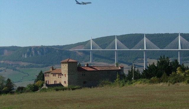 Apartments Castle Cadenède Millau 12 people. family or friends