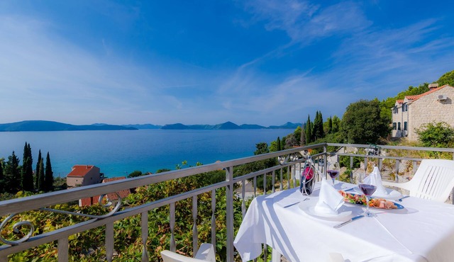 Apartments Cypress Sea Cove - Comfort Studio Apartment with Balcony and Sea View