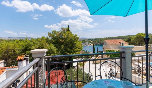 Apartments Dalis (10933-A1) - Milna - island Brac