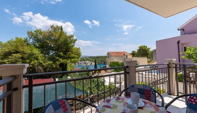 Apartments Dalis (10933-A2) - Milna - island Brac