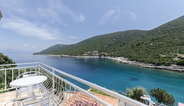 Apartments Dinko (37851-A1) - Gdinj - island Hvar