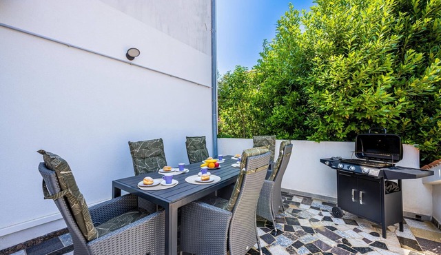 Apartments Donatella -Apt 1- 10m from the beach