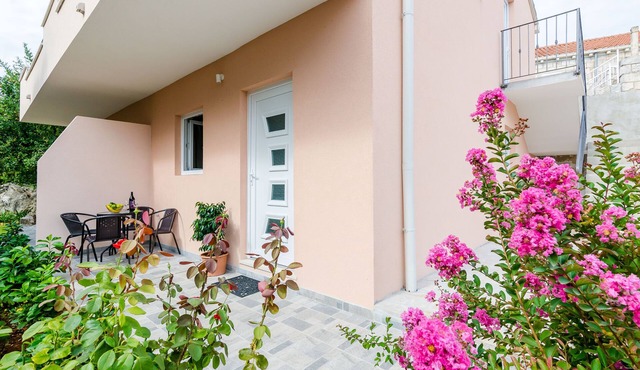 Apartments Dubrovnik Airport-Comfort One Bedroom Apartment with Balcony(Ground Floor)