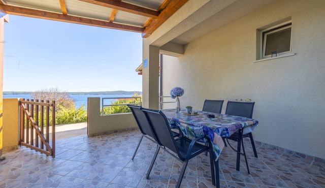Apartments Ena (33981-A1) - Zavala - island Hvar